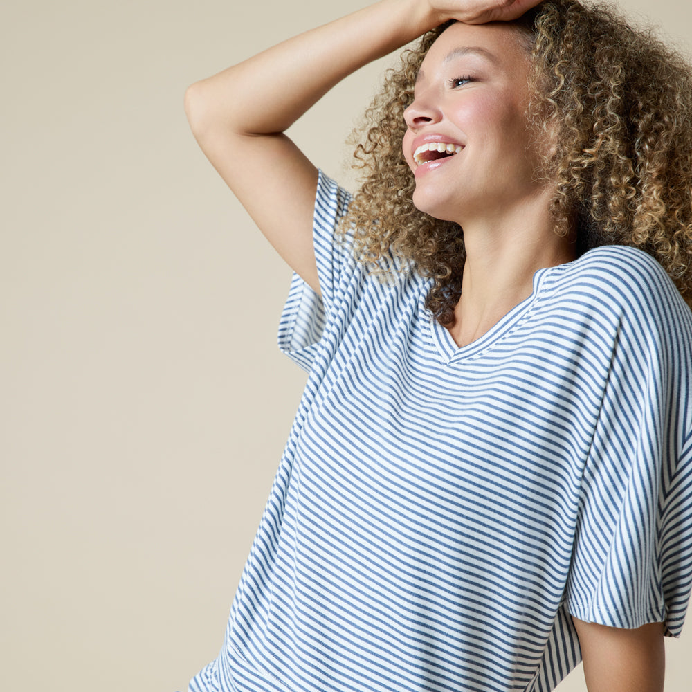 Dream Relaxed V-neck with Capri Lounge Set Indigo White