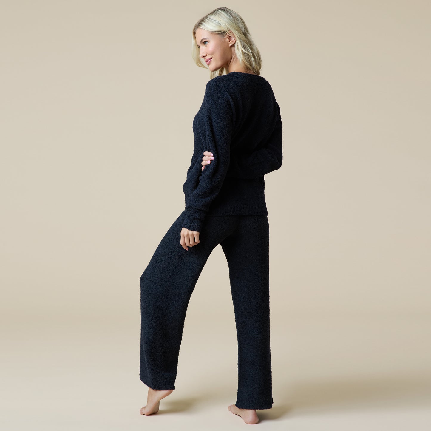 Solid Marshmallow V-Neck Lounge Set in Black