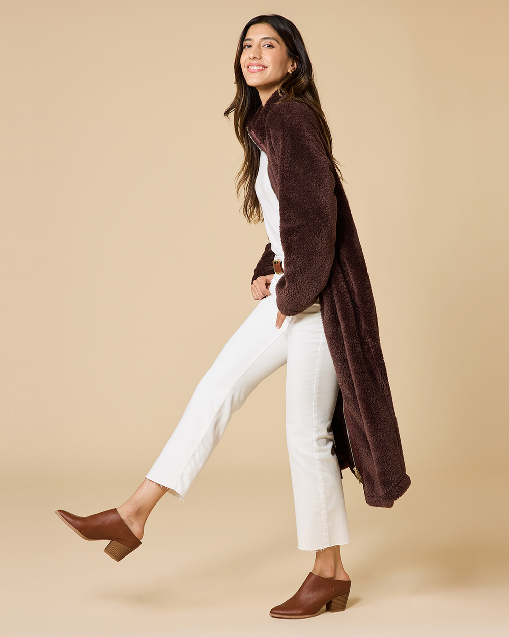 Full-Length Breakaway ZipperSofties' full-length breakaway zipper simplifies slipping into and out of your robe, effortlessly enhancing your relaxation ritual.Soft and Soothing to the TouchOnce you slip into this robe, you'll understand—this is the cocoon of comfort you've been yearning for.Lightweight WarmthOur robes are the happy medium between cozy comfort and light as a feather.