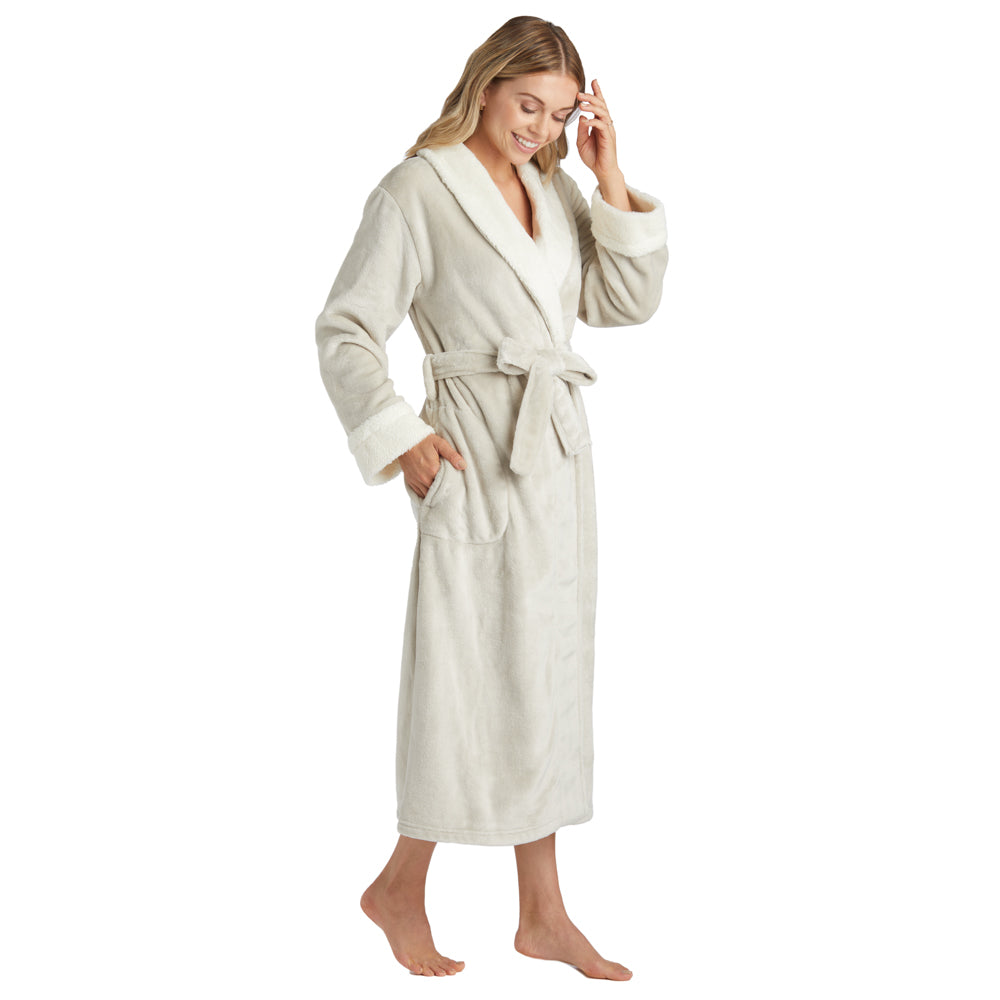 Plush Sherpa Robe with Contrast Trim Stone